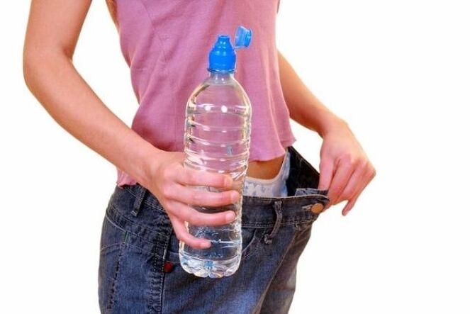 The required amount of water per day to lose weight