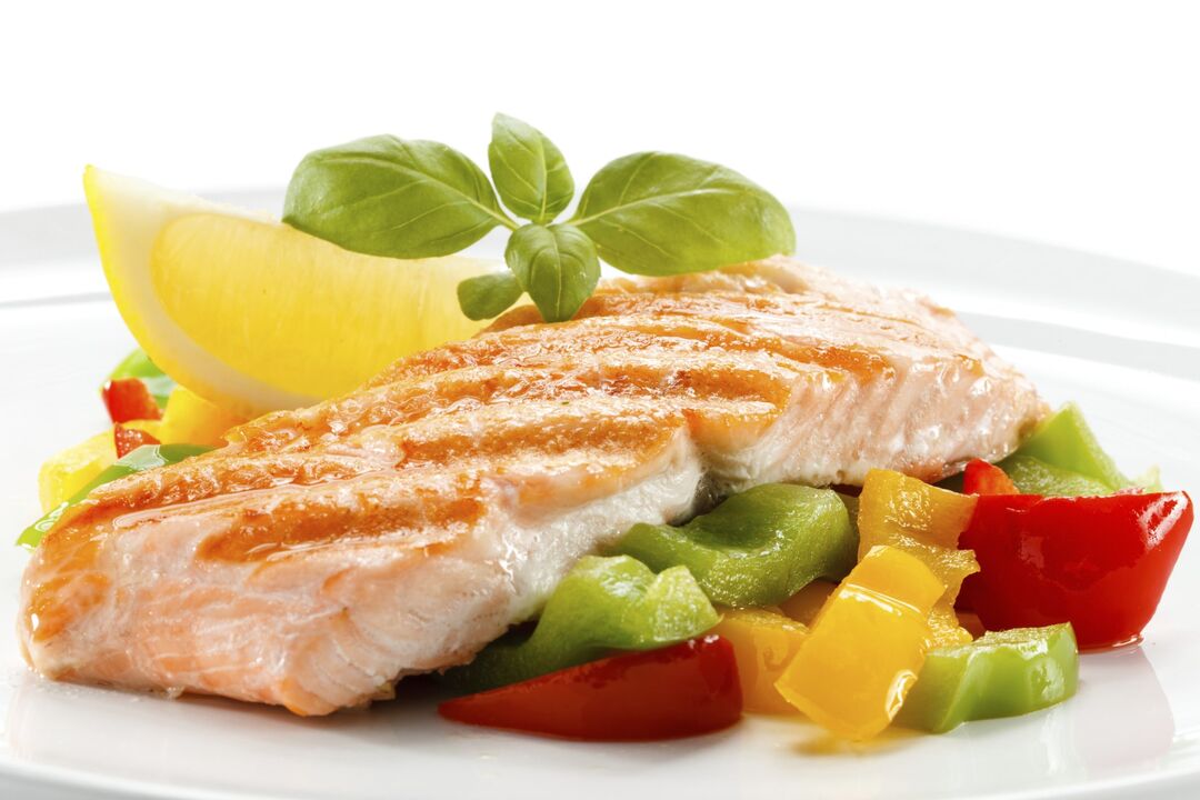 Steamed or grilled fish in a protein-rich diet